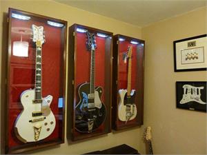 guitardisplaycase3setwithlights.jpg